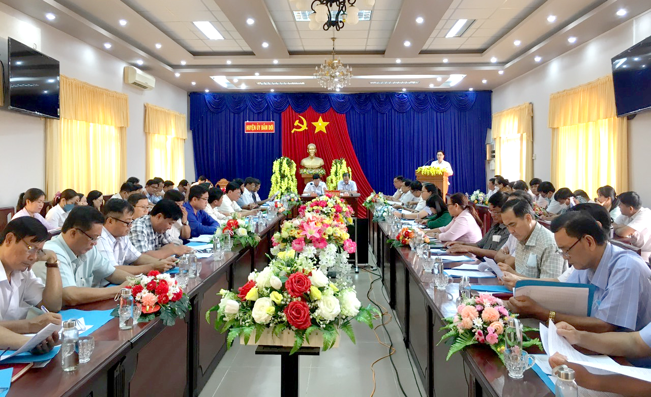 Quang cảnh buổi làm việc.